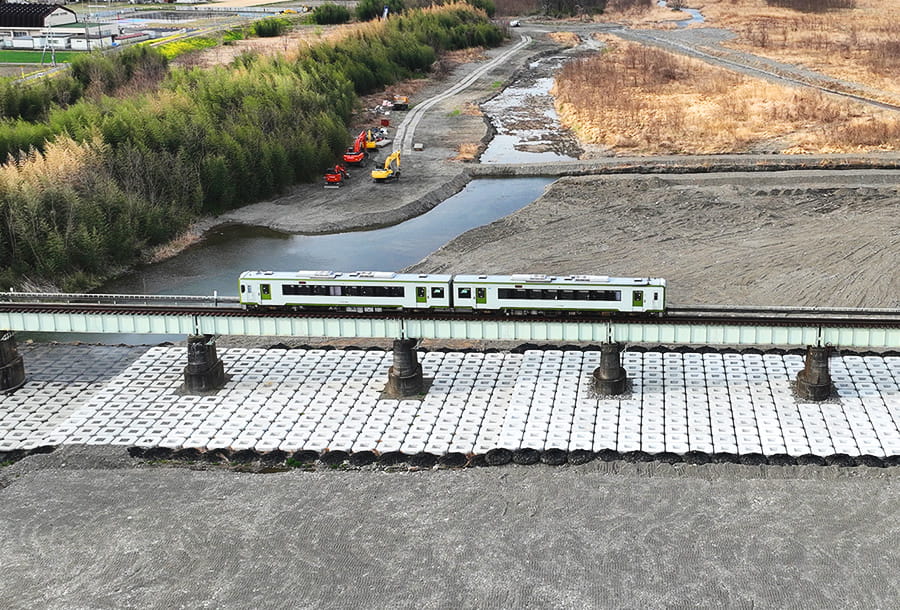 丹荘・群馬藤岡間神流川橋りょう洗堀対策工事のサムネイル画像です