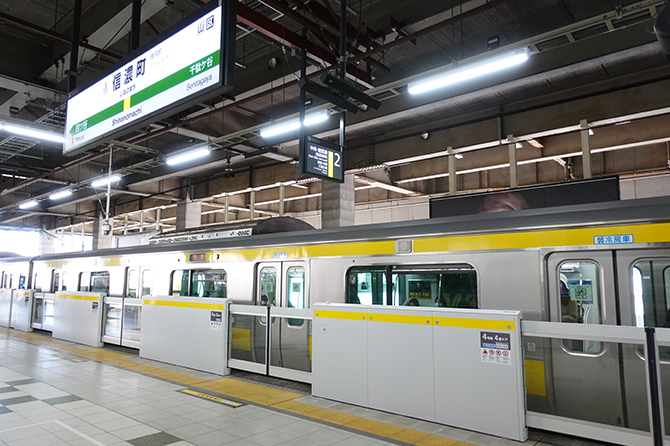 総武線　信濃町駅