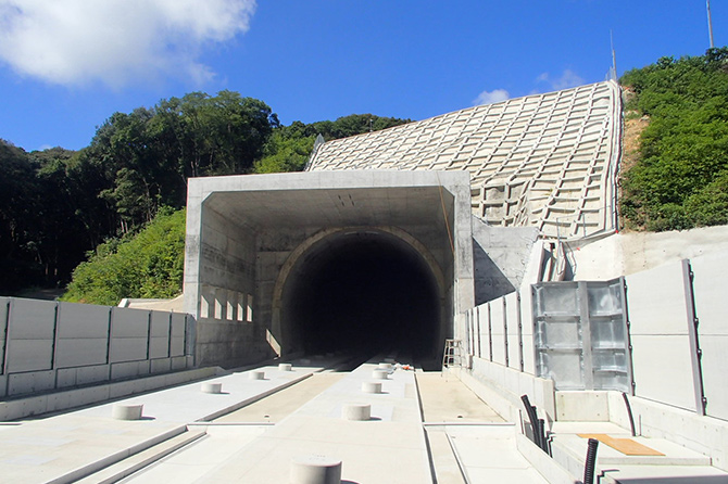 トンネル