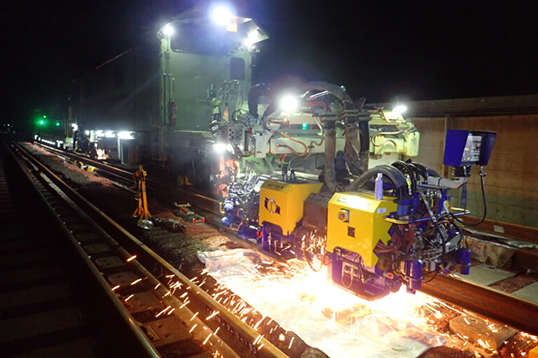 新幹線レール交換システム（REXS）