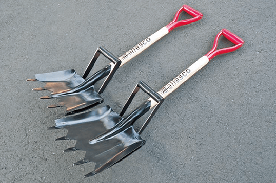 作業の省力化に寄与する器具の開発 【砕石整理用器具（Ballasco）】