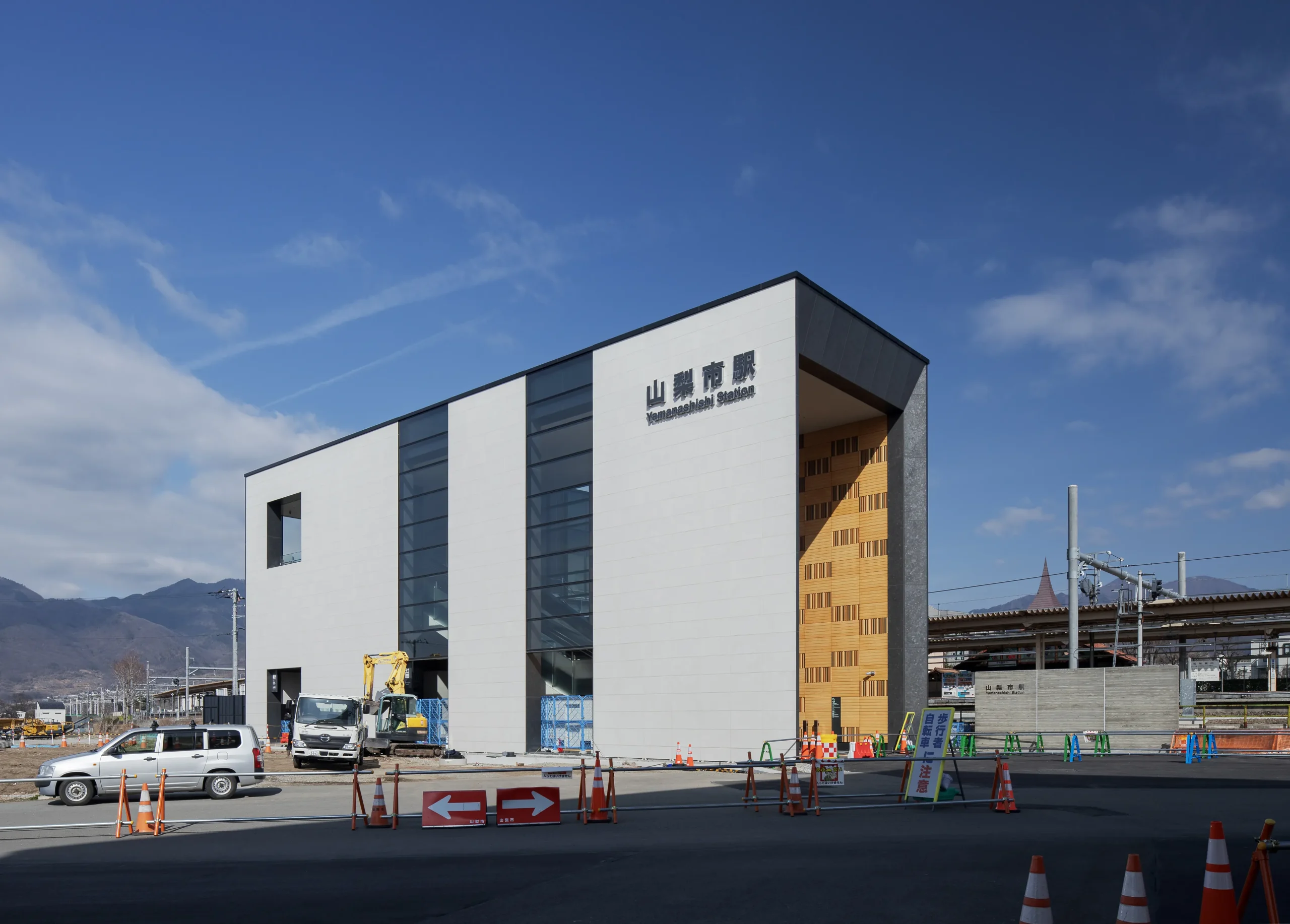 JR中央本線 山梨市駅橋上本屋新築工事のサムネイル画像です