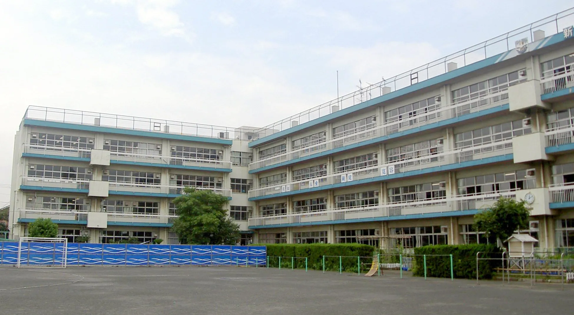 新曽北小学校耐震補強ほか工事のサムネイル画像です