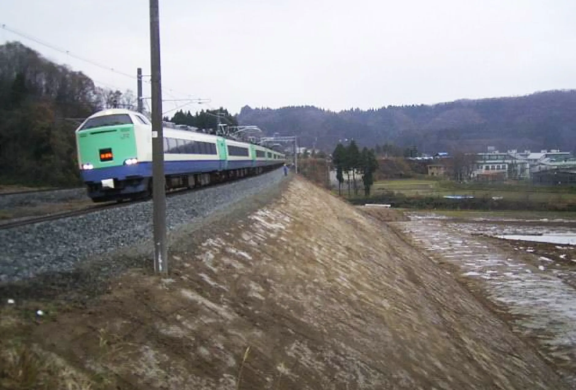 JR信越本線 越後広田・長鳥間盛土 のり面災害応急工事（中越沖地震）のサムネイル画像です