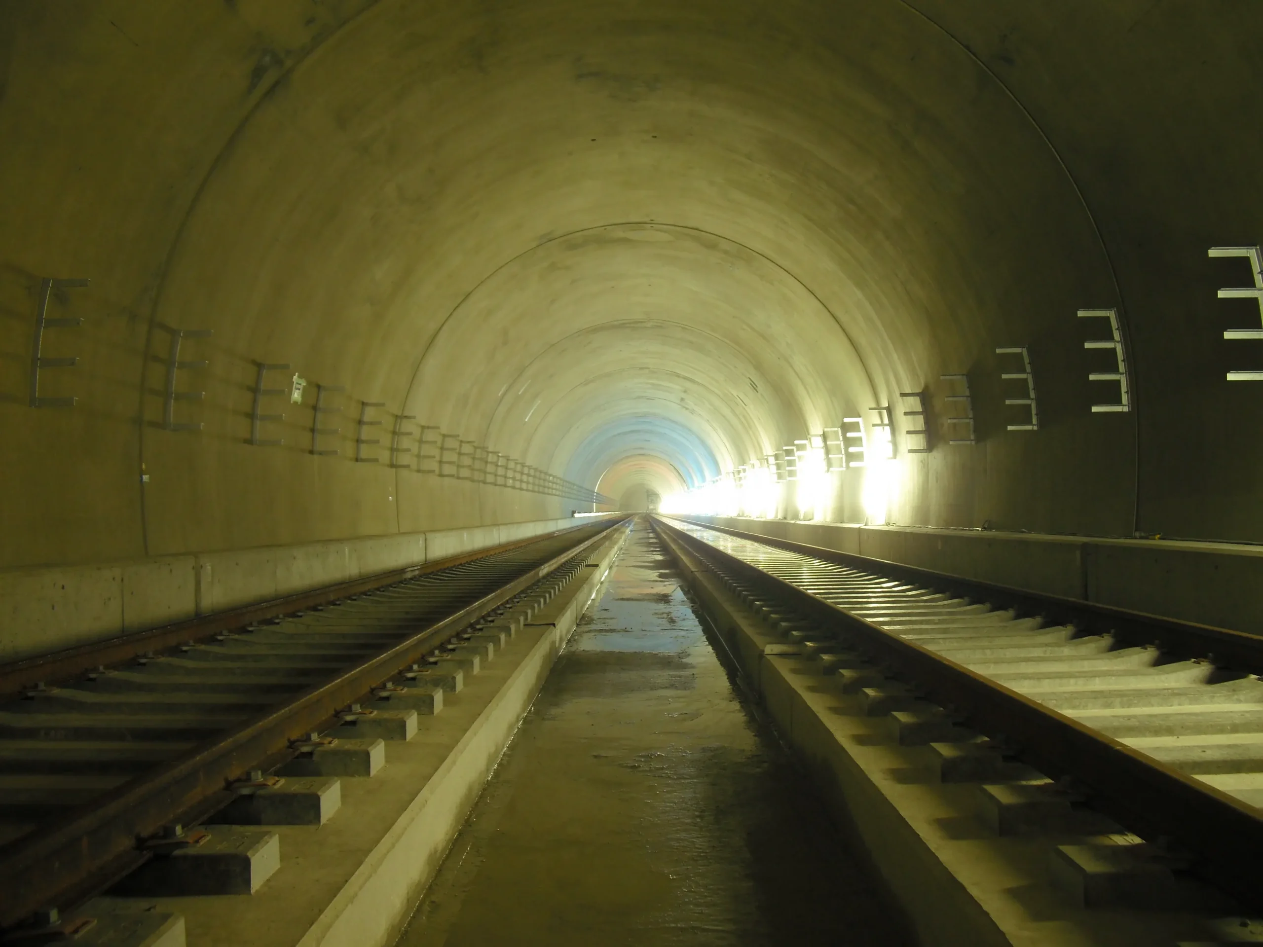 仙台市地下鉄東西線 軌道敷設工事のサムネイル画像です
